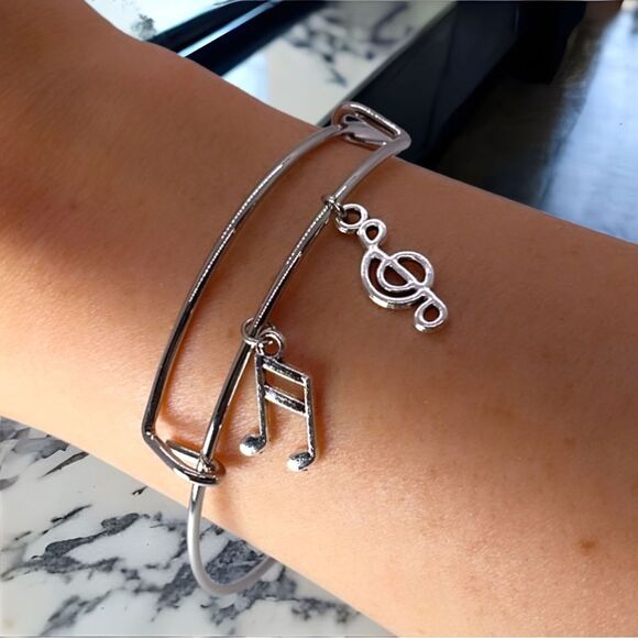 NWT Wool + Pepper Co. Music Notes Silver Bangle Charm Bracelet - Picture 2 of 4